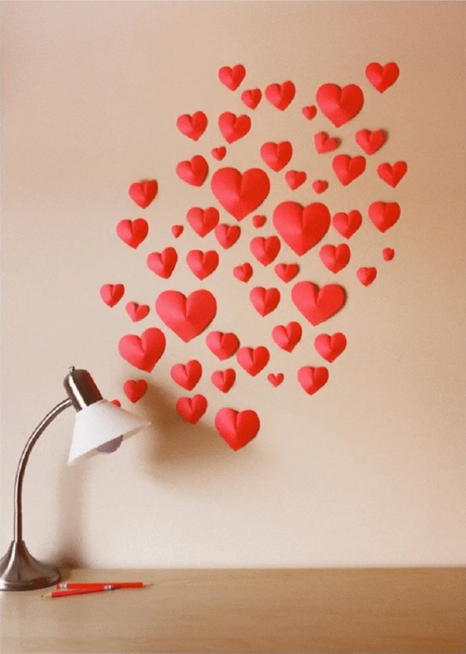 Сердечки на стене